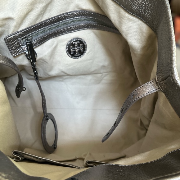 ✨ Tory Burch Metallic Logo Bombe Tote – Pewter Leather w/ Dust Bag Glam ✨ - Picture 6 of 6